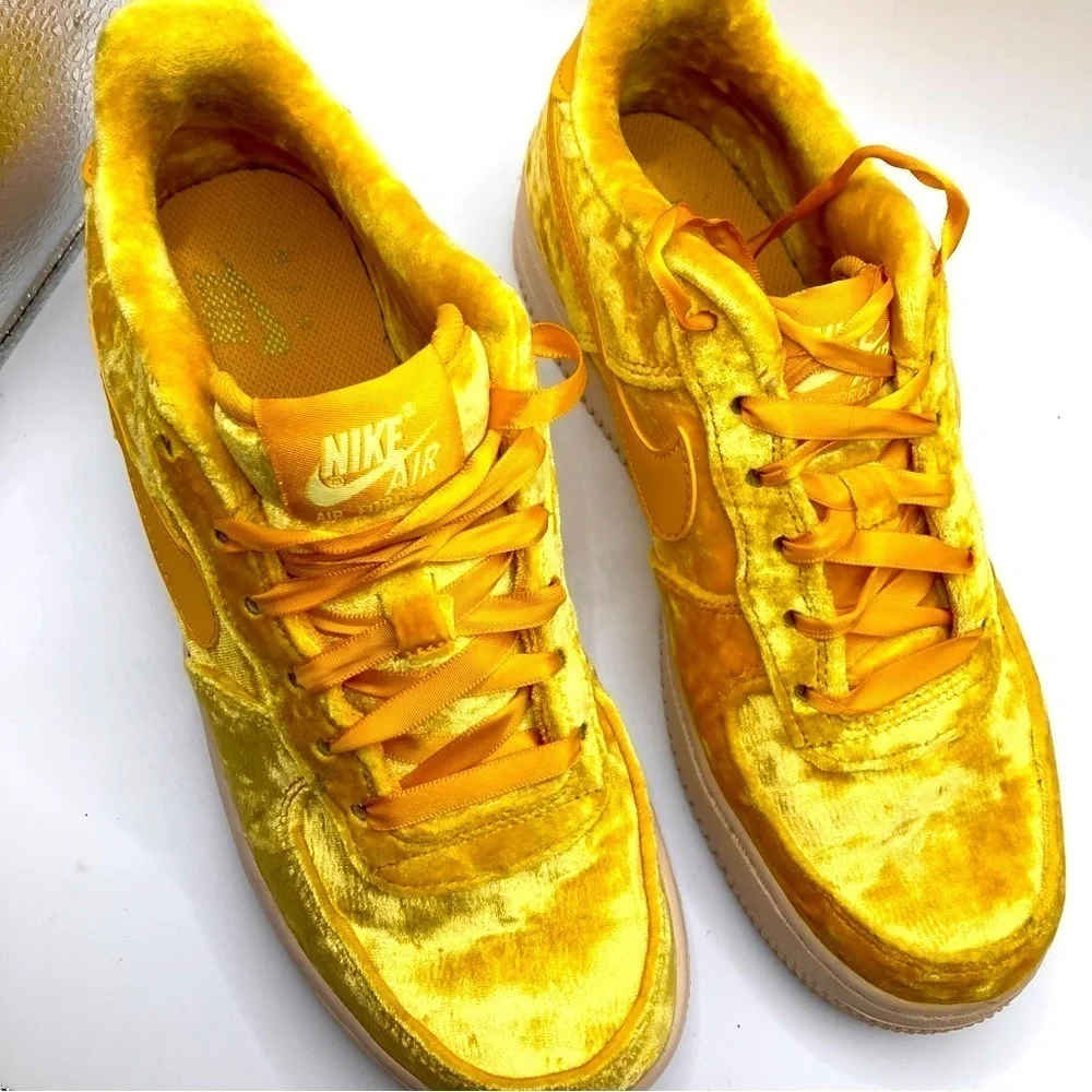 Nike Air Force 1 LV8 GS Mineral Gold yellow velour sneakers kids 6Y women’s 7.5